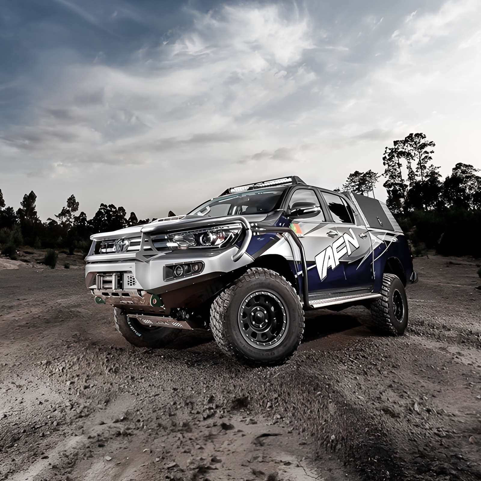 Defensa Con Bull Bar AFN Acero Carbono Cromado Toyota Hilux Vigo 2005-2015