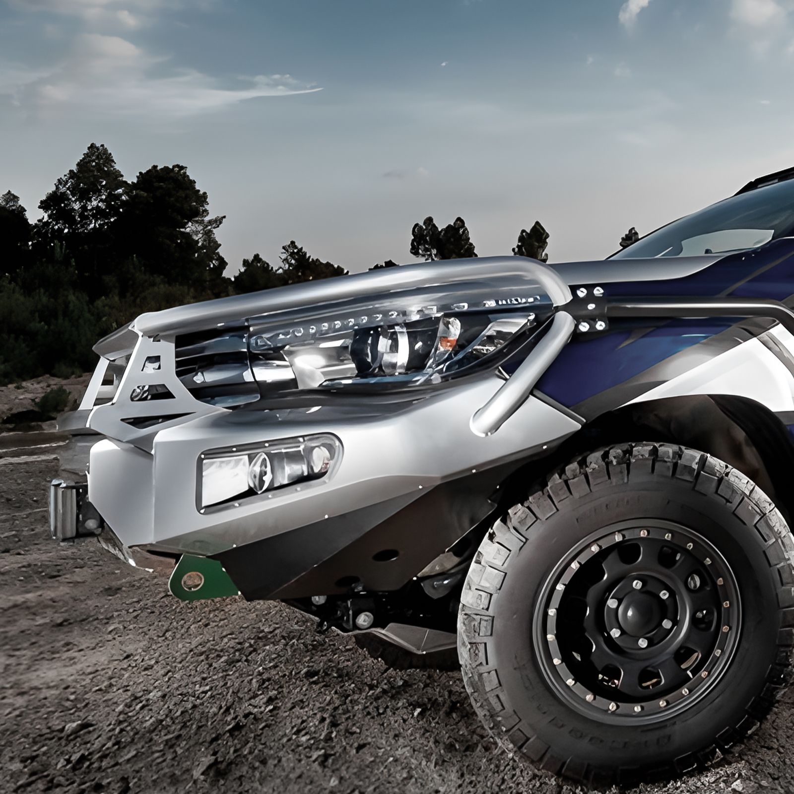 Defensa Con Bull Bar AFN Acero Carbono Cromado Toyota Hilux Vigo 2005-2015