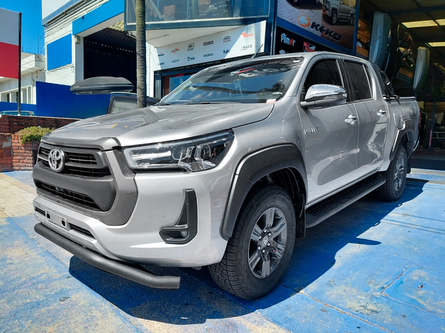 Defensa Talampaya Race Sport Acero Negro Toyota Hilux 2016+ - ProtecCar