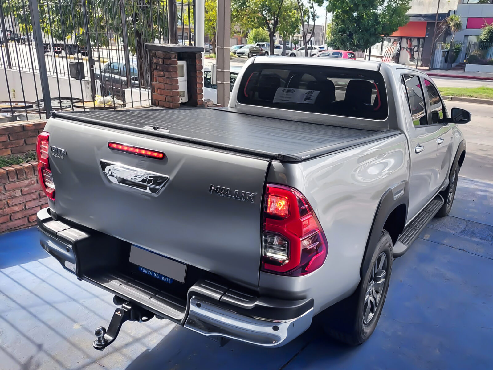 Tapa Rígida Retráctil Auto. Keko Toyota Hilux DC 2015+ Negro - Image 3