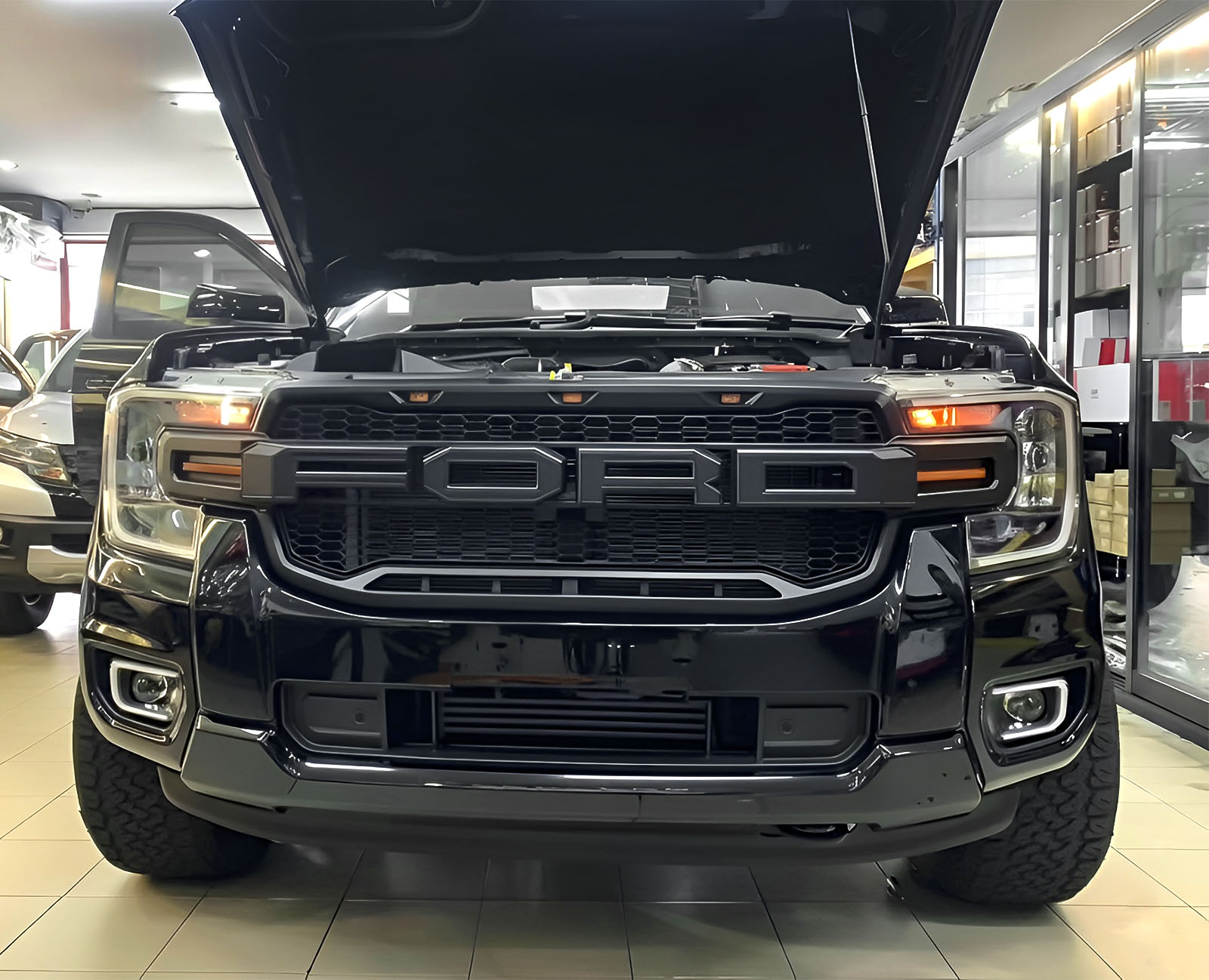 Careta Frontal Led Ford Ranger 2023+ T9 Letras Negras - Image 4