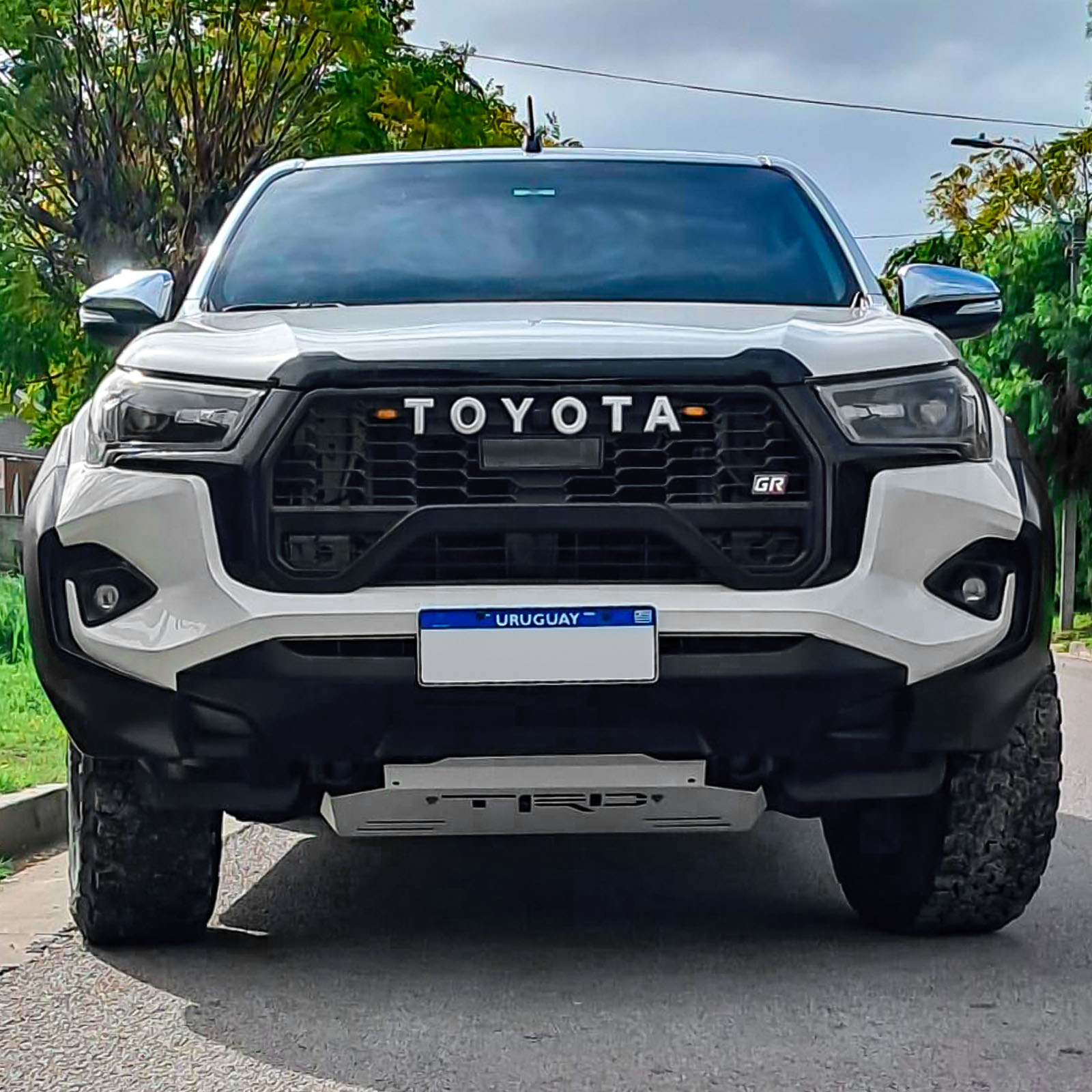 Cambio Careta Con Luces GR-Sport IV Para Toyota Hilux 2015+ - Image 4