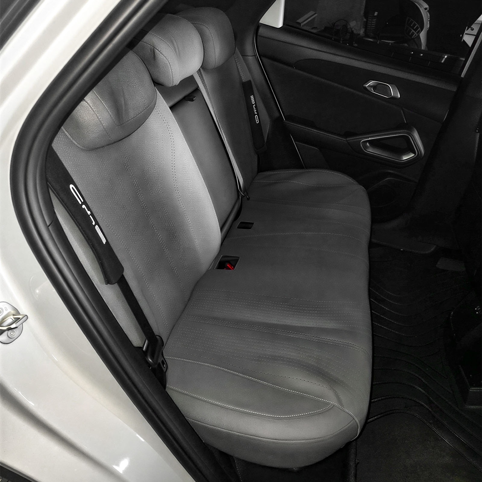 Kit Fundas BYD Yuan Pro 2024+ Gris Oscuro/Naranja Colocadas - Image 4